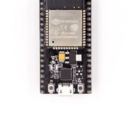 Carte de développement ESP32 noire.